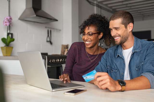 A couple smiles. This demonstrates conversations had in couples counseling in St. Louis, MO. Our couples counselor in St. Louis, MO can help your relationship. 